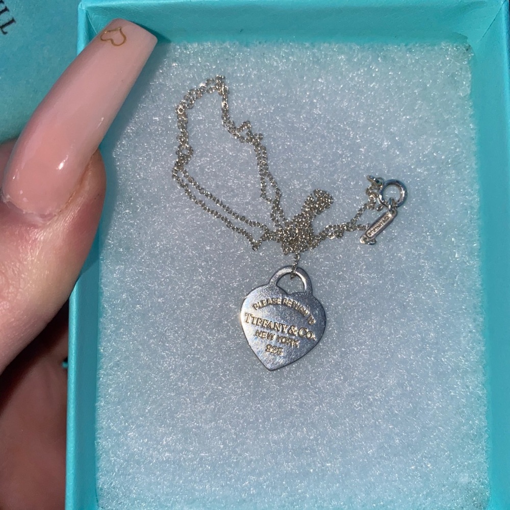 platinum silver Tiffany’s & Co necklace.
